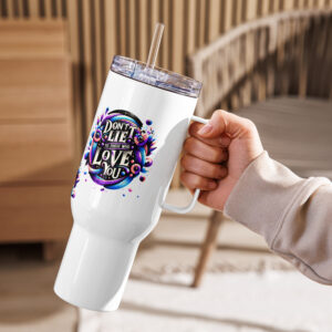 Travel mug with a handle